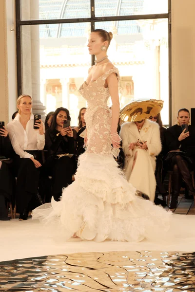 Look 25